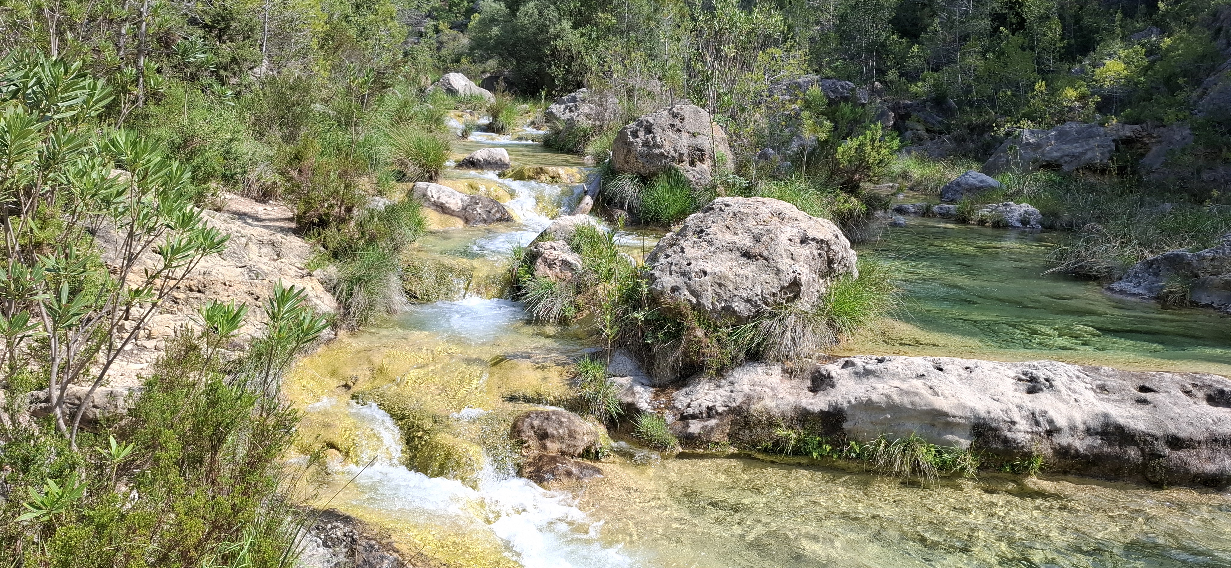 Ruta de montaña y agua en el rio Fraile